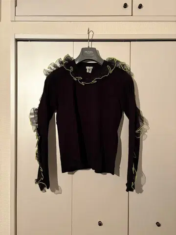 noir keininomiya 프릴 달린 블랙 긴팔 상의