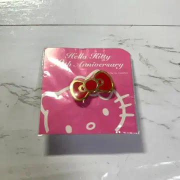 헬로키티 30주년 기념 핀 배지 2