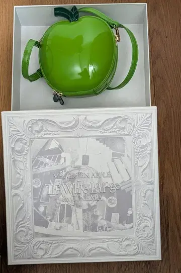 청사과 백 화이트 라운지 박스 포함 Mrs. GREEN APPLE
