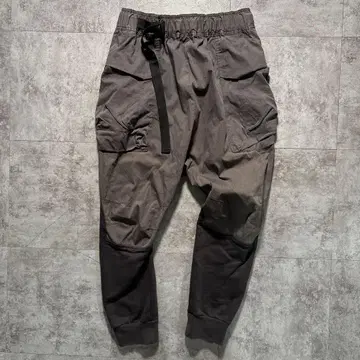 컨디션 최상 The Viridi-anne 이소재 절개 테크 팬츠 이지