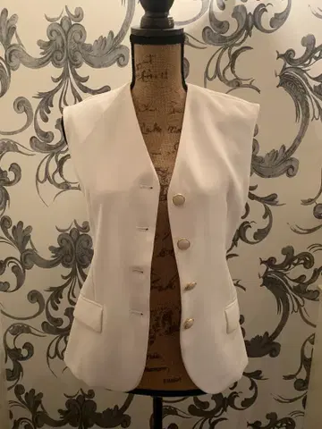 화이트 슬리브리스 베스트