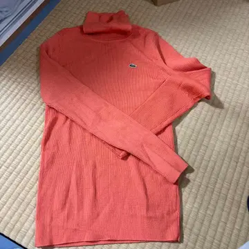 Lacoste 오렌지 터틀넥 스웨터 주름 있음