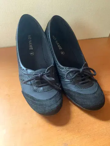 NO NAME 블랙 웨지힐 펌프스