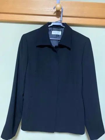 [ 미사용품 ] 여성용 블랙 자켓 도쿄 스타일