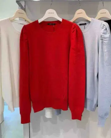 새상품급 LOUNIE 파워 숄더 니트