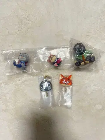 주토피아 가챠가챠 어깨 쿵 캔디