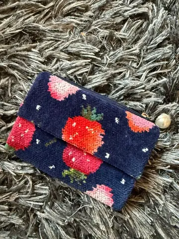 러브리 딸기 무늬 마스크 케이스