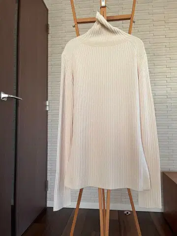 드레 스테리아 리브 편직 아이보리 긴팔 니트