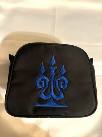 Moi-meme-Moitie 모와 메임 모와티에/초기 파우치