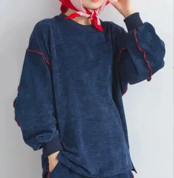 미사용 새상품 LUPILIEN 네이비 긴팔T셔츠 신소재