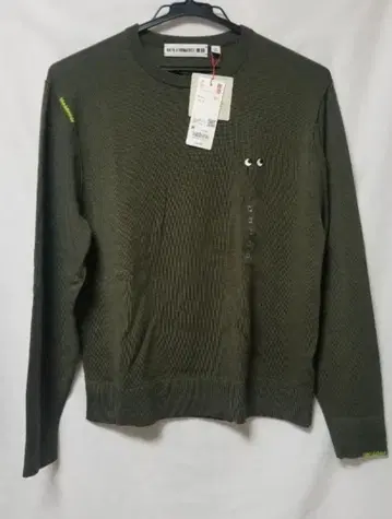 새상품 유니클로 안야 힌드마치 메리노 쿨넥 스웨터 M 올리브