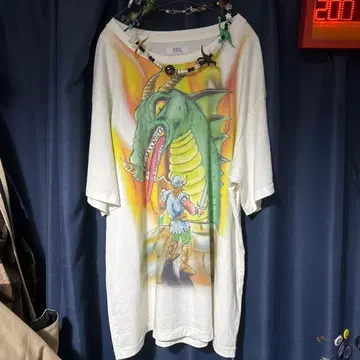 ERL 드래곤T셔츠 포커즈 츠카사 착용