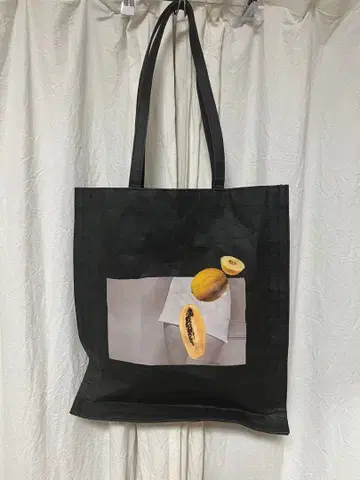 후르츠 프린트 페이퍼 토트백 블랙