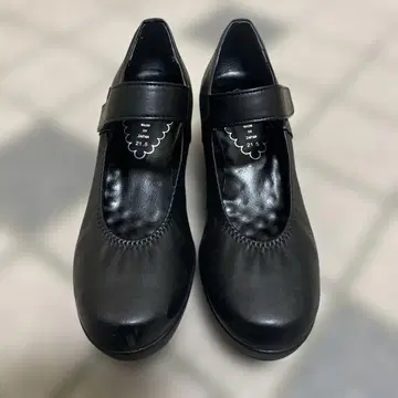 퍼스트 컨택트 캐주얼 펌프스 베지 밑창