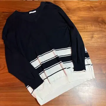 [ 새상품급 ] 갤러리 바이 GALERIE VIE 코튼 V넥 풀오버