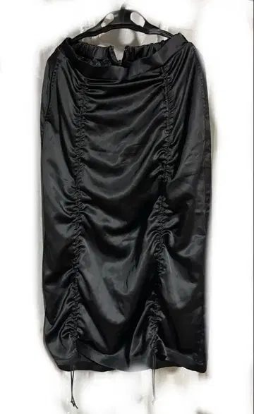 Forever21 블랙 새틴풍 셔링 타이트 스커트