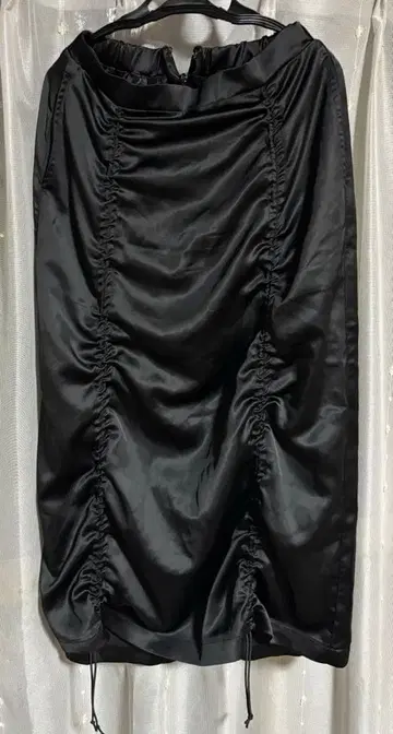 Forever21 블랙 새틴풍 셔링 타이트 스커트