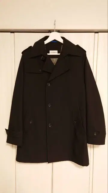 블랙 트렌치코트