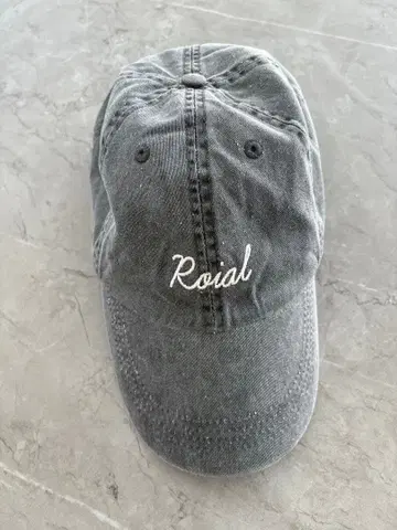 그레이 자수 로고 야구 모자