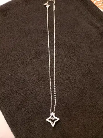 별 모양 스톤 부착 목걸이