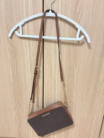 MICHAEL KORS 브라운 숄더백