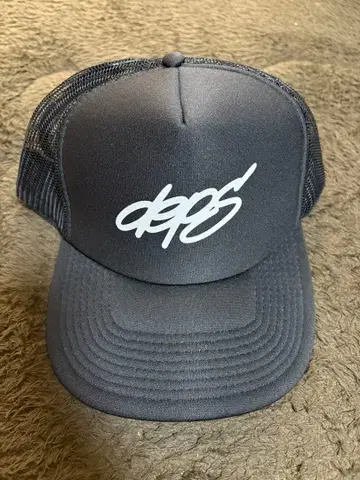 deps TAG LOGO MESH CAP