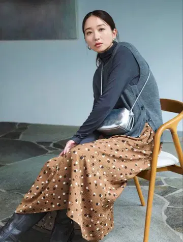 자유구 도트 무늬 롱 스커트 브라운 베이스