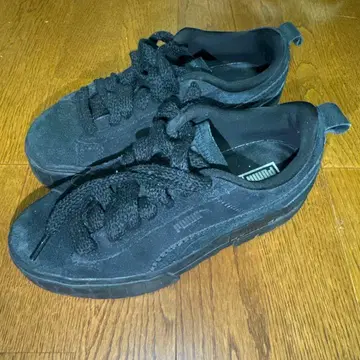 PUMA 블랙 스웨이드 스니커즈