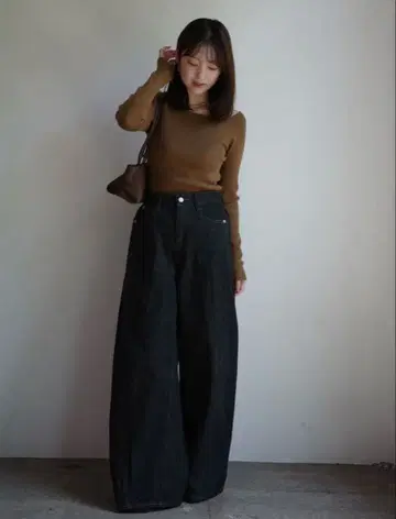 완판템 미사용 택 포함 사이드턱 캐주얼 와이드 데님 블랙 사이즈 1