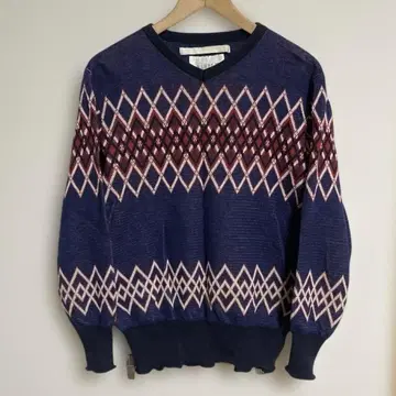 white mountaineering V넥 니트 스웨터