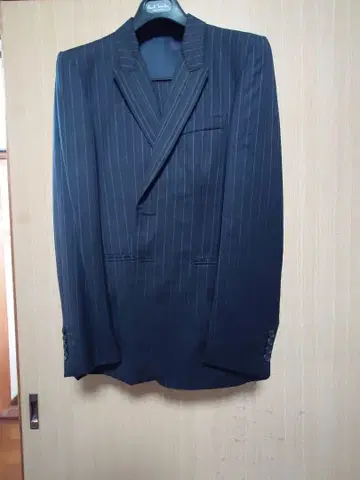 PaulSmith 컬렉션 블랙 스트라이프 싱글 브레스 수트