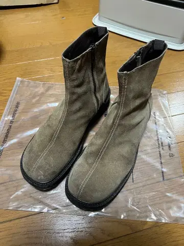 EMPORIO ARMANI 스웨이드 부츠