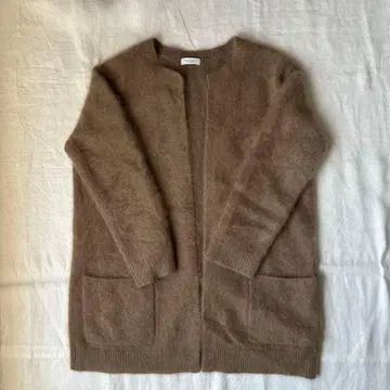 뷰티 앤 유스 애로우즈 라쿤 노카라 가디건 모카