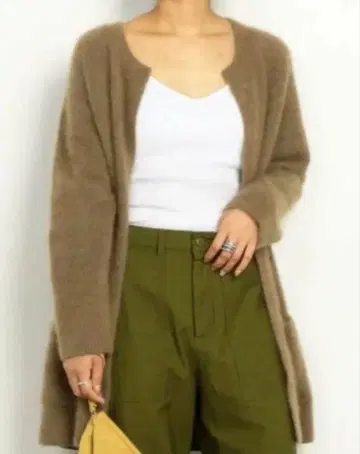 뷰티 앤 유스 애로우즈 라쿤 노카라 가디건 모카