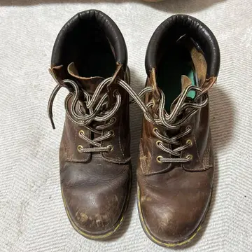 Dr. Martens 브라운 워크 부츠