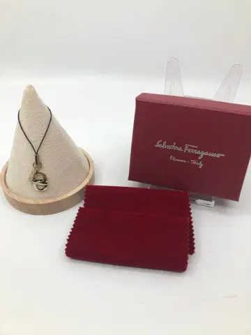 Salvatore Ferragamo 목걸이 레드