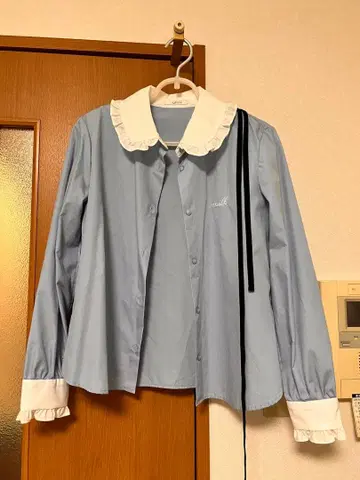 MILK 스카이블루 프릴 셔츠 리본 포함