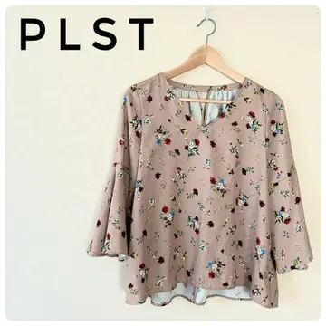 새상품급 PLST 여성 상의 꽃무늬 V넥 5부 소매 티셔츠 M