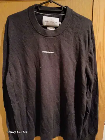 CALVIN KLEIN JEANS 블랙 긴팔 스웨터