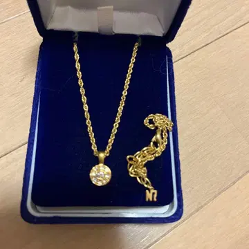 골드 스톤 부착 목걸이