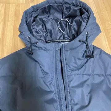 새상품급 다크 그레이 후드 부착 다운 자켓 남성용 L