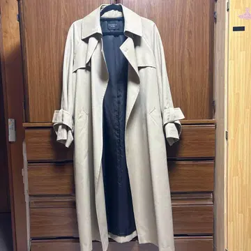 새상품급 베르메이유 퍼 이에나 트렌치코트 사이즈 36 베이크루즈