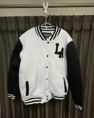 LA 로고 바시티 자켓 화이트/블랙