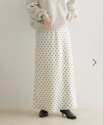LOWRYS FARM 스트레치 새틴 스커트 도트 아이보리
