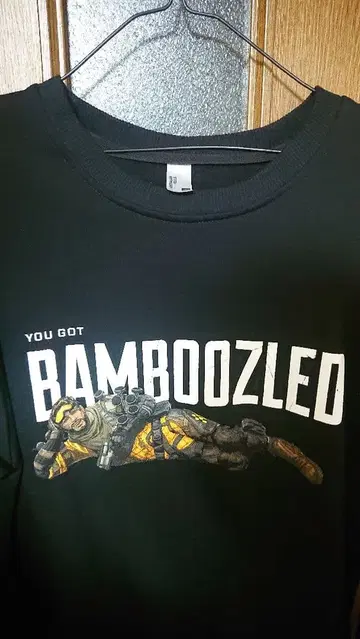 BAMBOOZLED 맨투맨 블랙 Apex 미라지