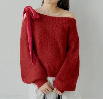 12/15까지 가격 인하 벨로아 리본 원숄더 루즈 니트 레드