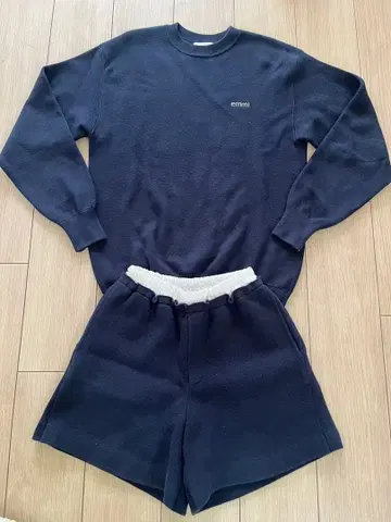 emmi 밀라노 리브 셋업 네이비