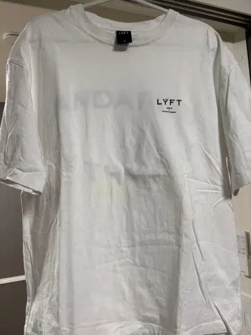 [매장 한정품] LYFT 화이트 T셔츠 S사이즈
