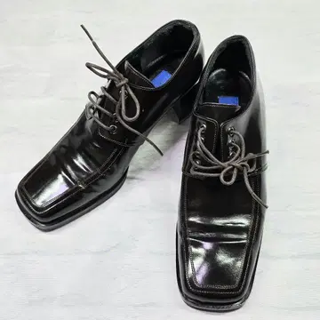 새상품급 VERO CUOIO  쿠오이오 다크 브라운 광택 가죽 중간 힐