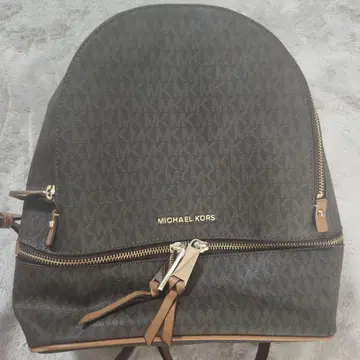 MICHAEL KORS 로고 패턴 백팩